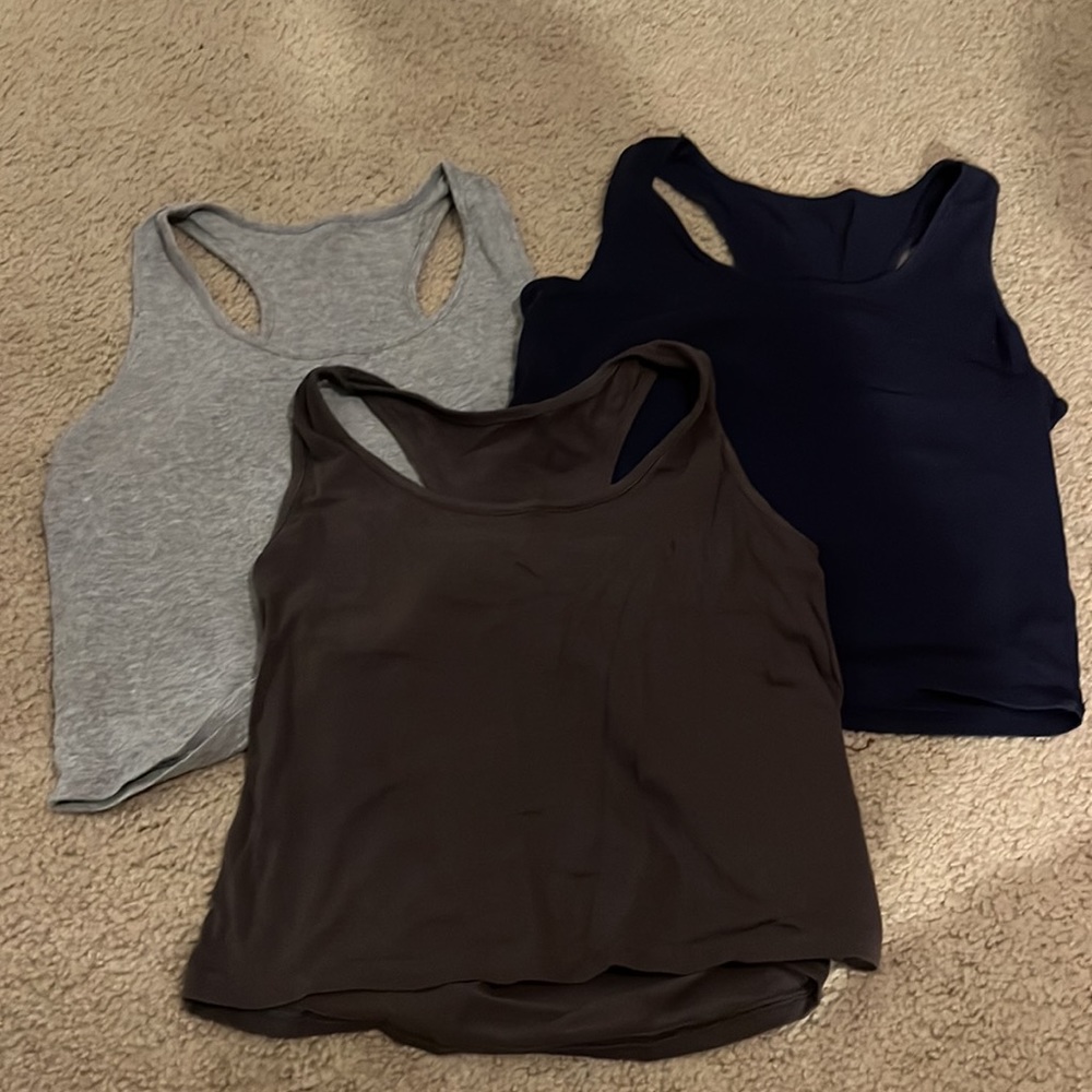 Set of 3 workout tank tops